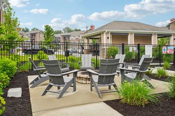 Outdoor lounge & firepit